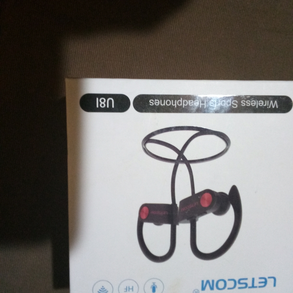 Wireless sports headphones
